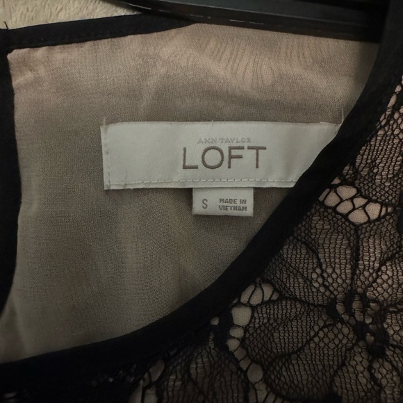 Ann Taylor Loft black lace peplum top.  Size smalll - Picture 3 of 9